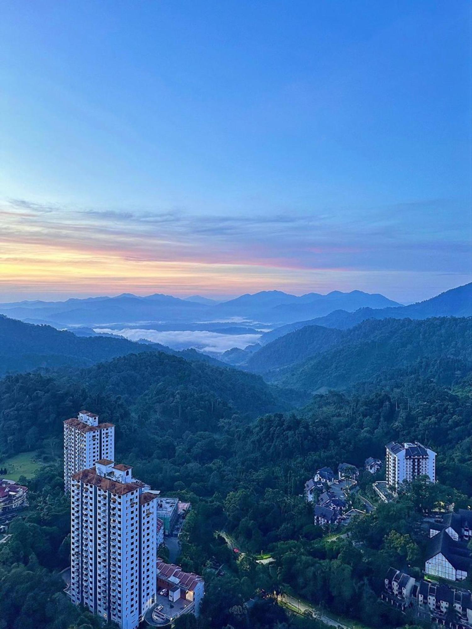 Swiss-Garden Hotel & Residences, Genting Highlands Exterior photo View of the mountain range from the resort